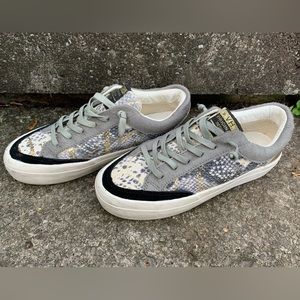VINTAGE HAVANA. Women’s sneakers size 8. Like new! Barely used